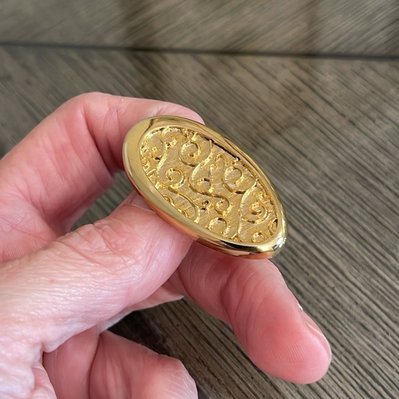 Vintage Gold-tone Oval Filigree Pin - Picture 15 of 15